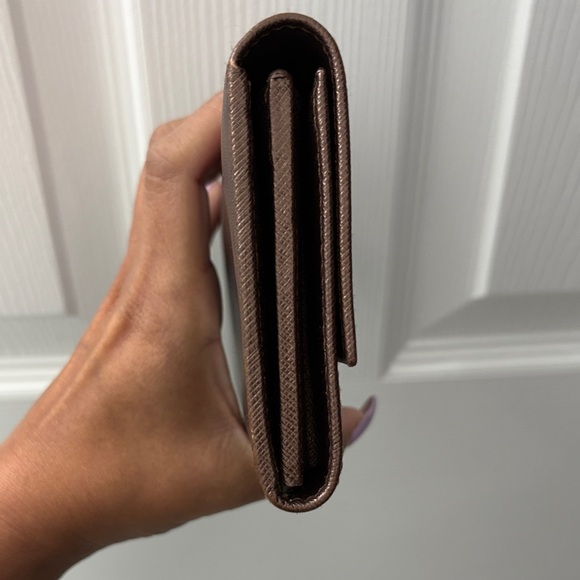 Salvatore Ferragamo Gancini Continental Wallet. - Picture 12 of 16